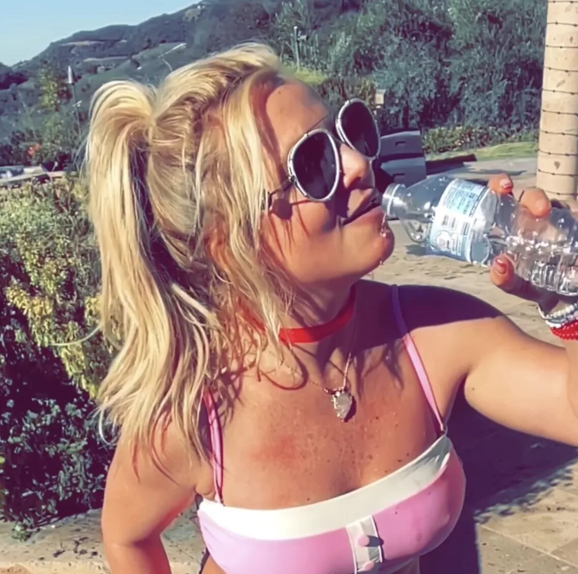 Бритни спирс плохо выглядит. Бритни спирс наркозависимость 2020. Бритни спирс под наркотиками. Britney spears сошла с ума. Бритни сошла с ума.