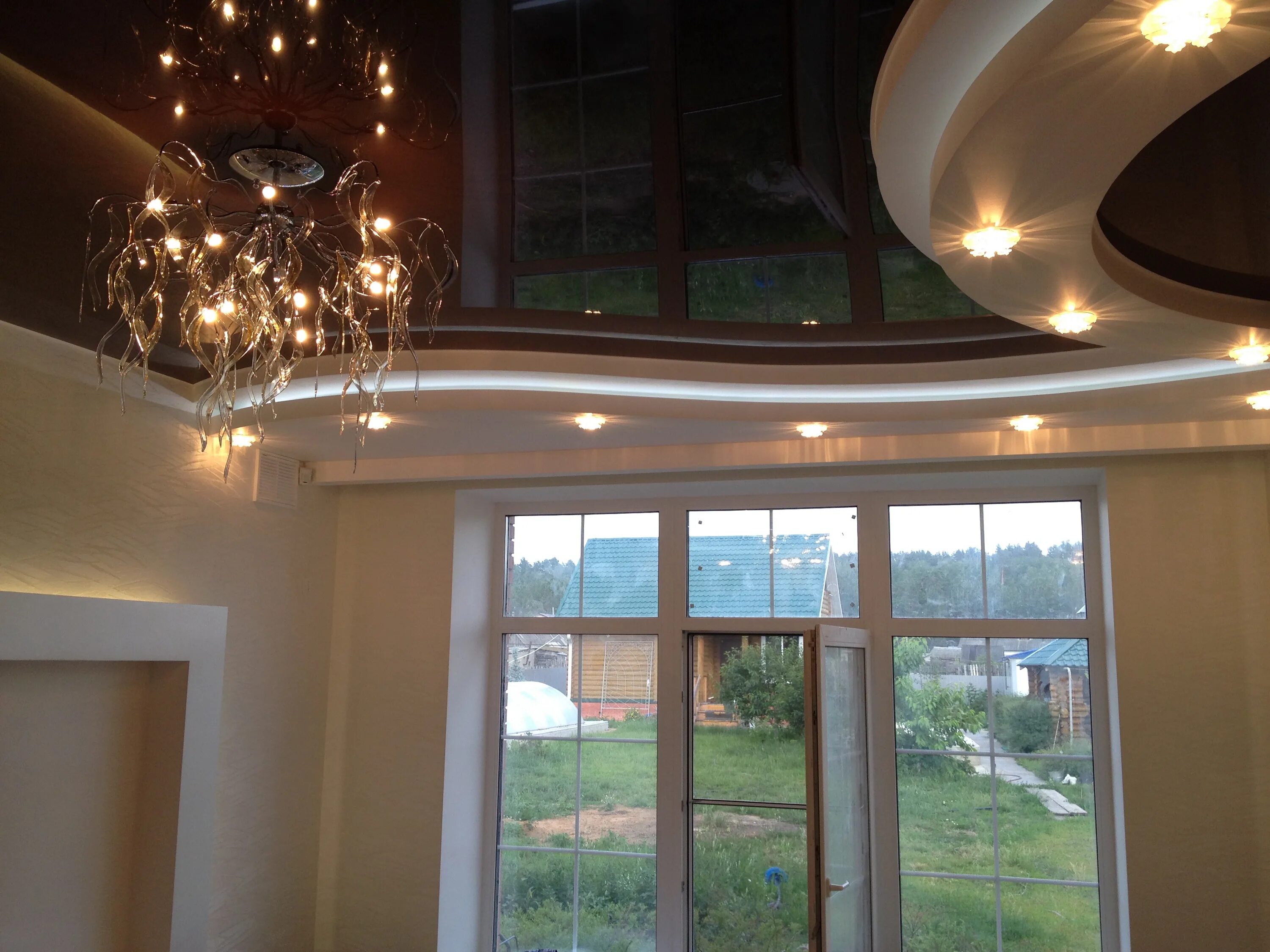 цветные натяжные потолки. натяжной потолок под ключ подмосковье. натяжной потолок глянец. натяжной потолок под ключ подмосковье. натяжной потолок салатового цвета.