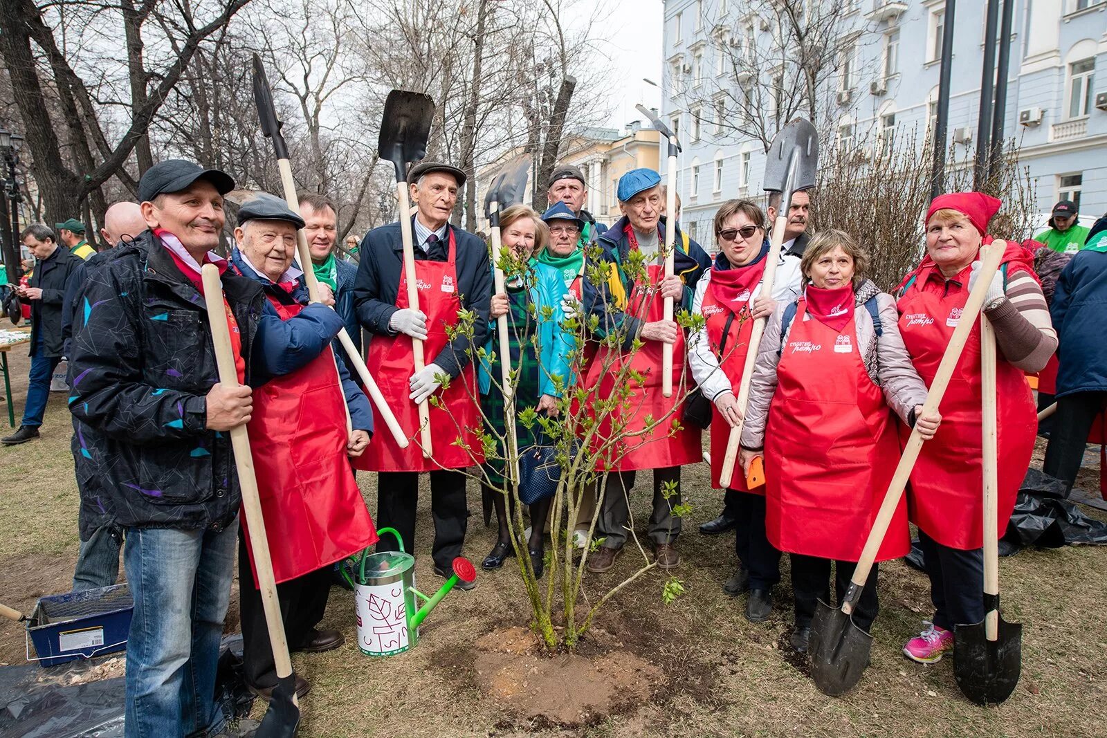 Картинки про субботник. Субботник. Фотографии субботника. Городской субботник. Субботник в городе.