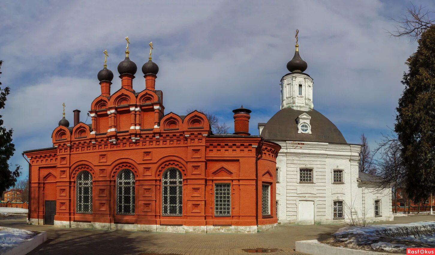 церковь петра и павла коломна. петропавловская церковь коломна зима. колокольня церковь петра и павла мемориальный парк коломны. коломна храм петра и. церковь петра и павла коломна фото.