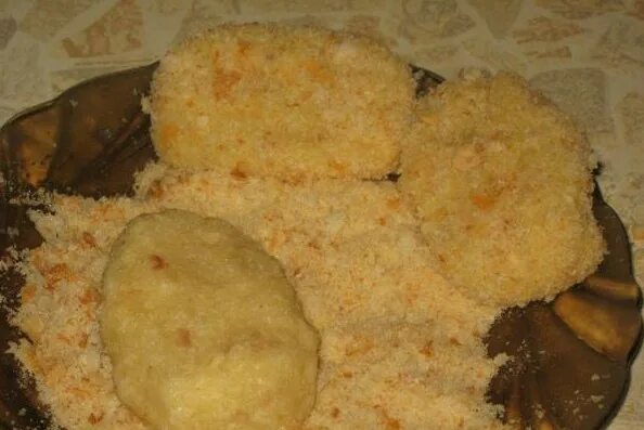 Котлеты с минтая рецепт с манкой. Котлеты из фарша минтая рецепт на сковороде с манкой. Котлеты из минтая. Рыбные котлеты из минтая с манкой. Котлеты с минтая рецепт с манкой.