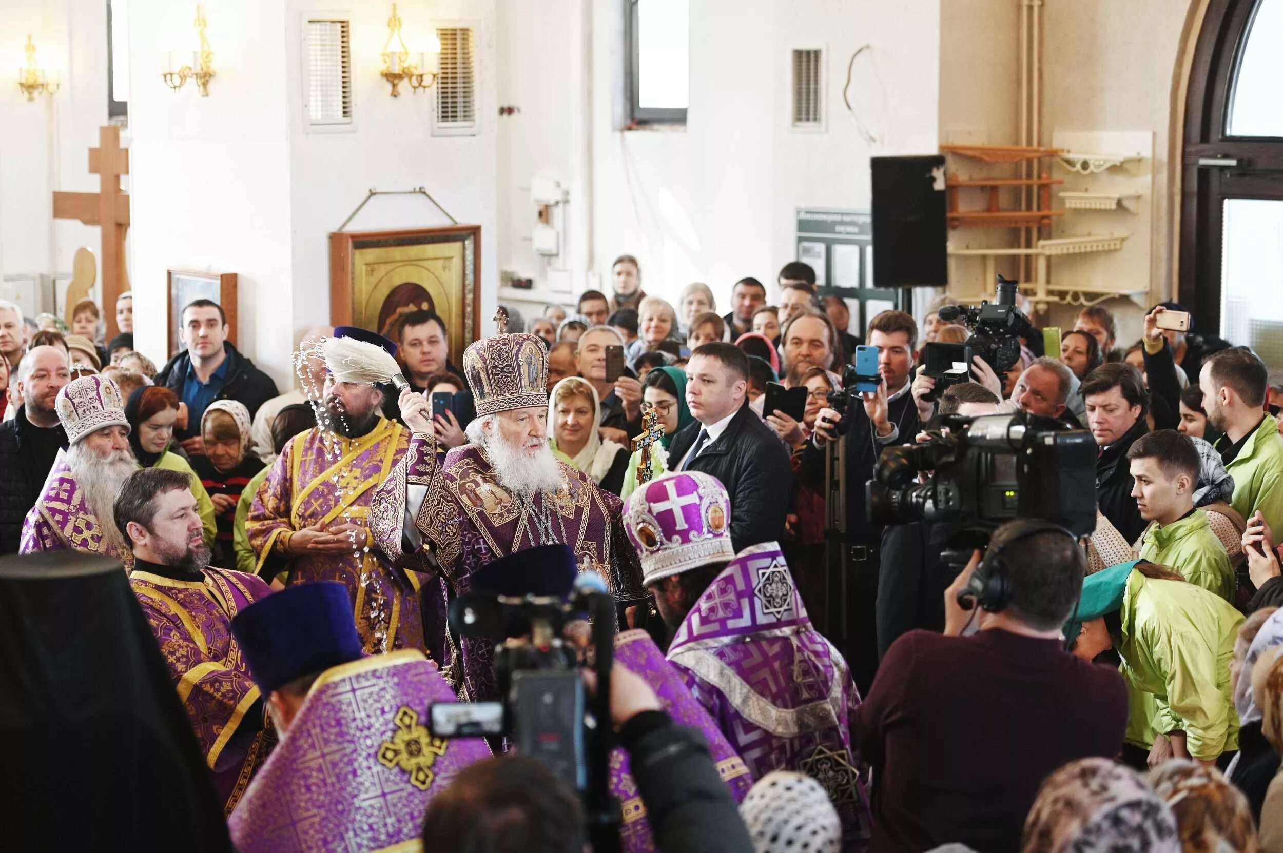 богослужения в храмах южного бутово. храм марии магдалины в бутово. богослужения в храмах южного бутово. службы в храме федора ушакова в южном бутово. храм святого праведного воина феодора ушакова в южном бутове г москва.
