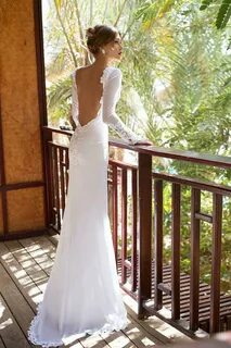 Прямые свадебные платья с открытой спиной