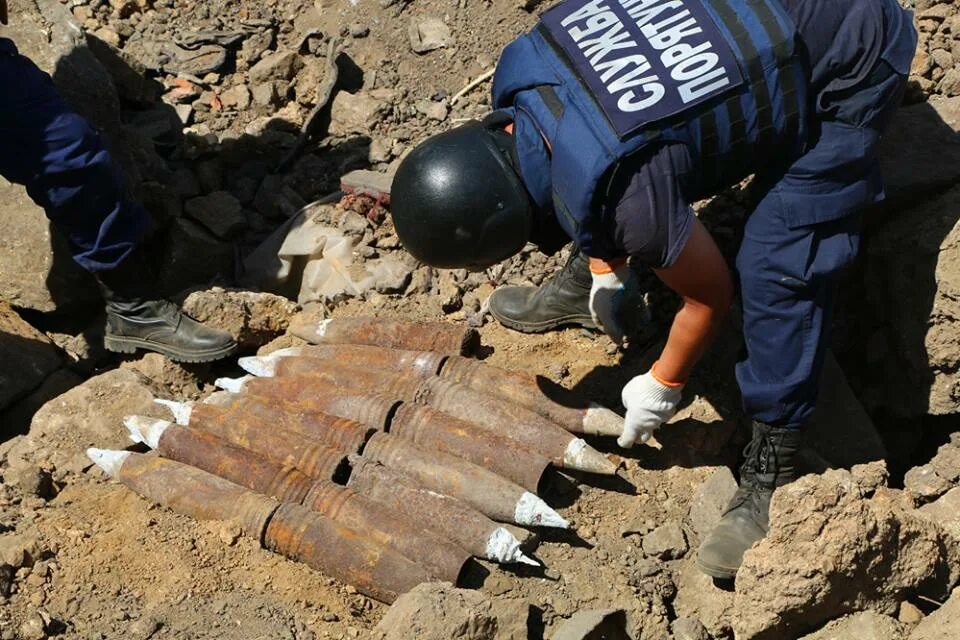 Уничтожили завербованного. Уничтожили завербованного. Уничтоженная американская техника. Аэродром. Взрывотехник мчс.
