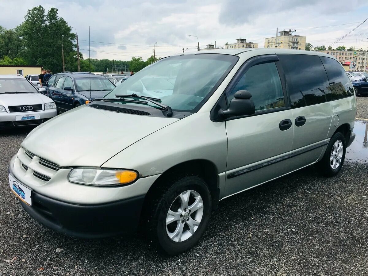 Крайслер 2000 года. Крайслер Вояджер 2000. Минивэн Chrysler Voyager 2000. Крайслер Вояджер 2000г. Chrysler Voyager 2.4 at, 2000.