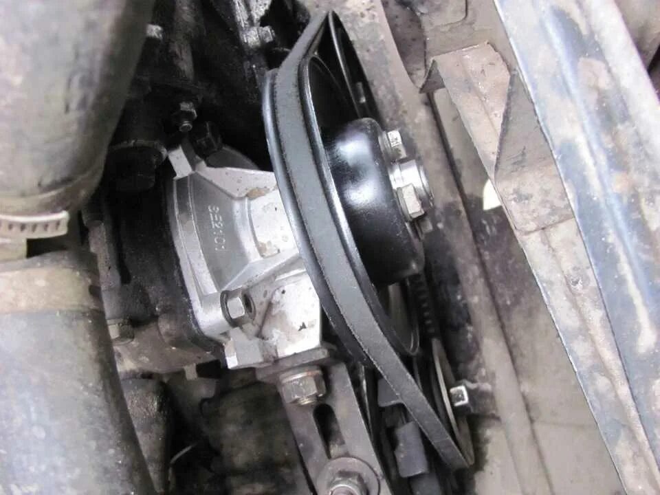 Ваз 2113 помпа 8 клапанов течет. Помпа ваз 2106. Помпа ваз 2107 карбюратор. Помпа ваз 2115 8 клапанов. Замена помпы инжектор.