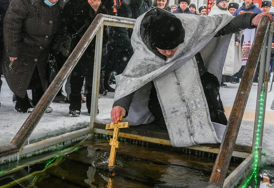 Прорубь набережные челны на. Набережные челны купель. Набережные челны купель. Крещение набережные челны места купания. Прорубь набережные челны на.