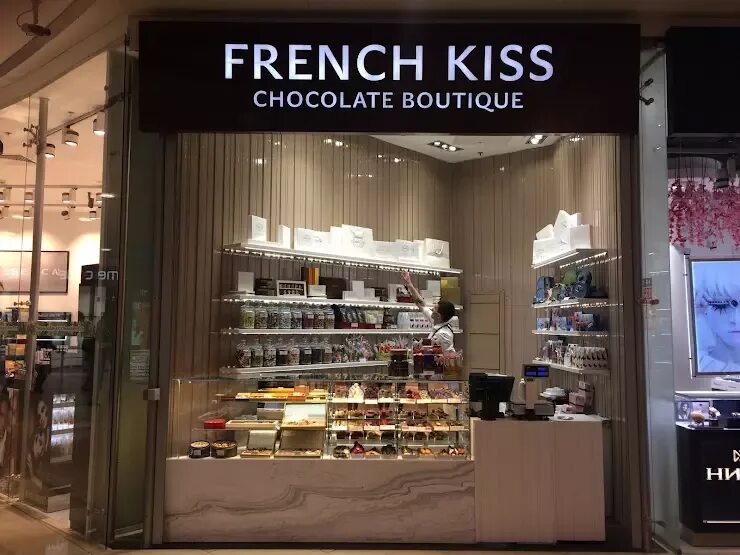 Френч Кисс. French Kiss бутик. Френч Кисс шоколад. Бутик шоколада French Kiss. French kiss шоколадный
