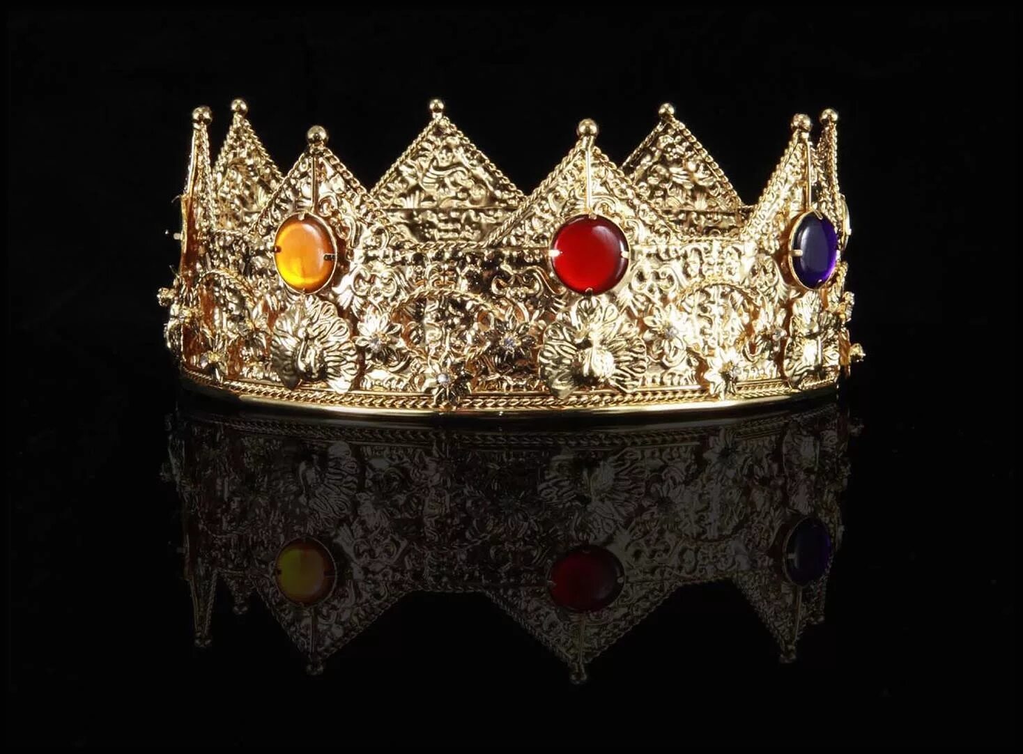 Корона на английском с субтитрами. Средневековая герцогская корона.