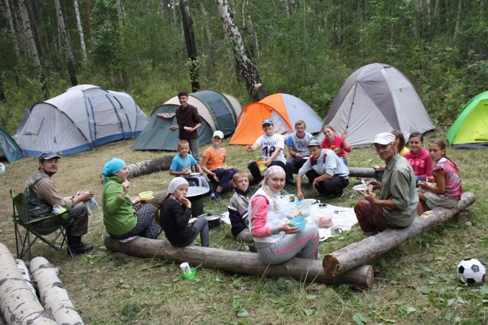 Первые туристические организации. Туристический лагерь. Палаточный лагерь. Лагерь с палатками. Летний палаточный лагерь.