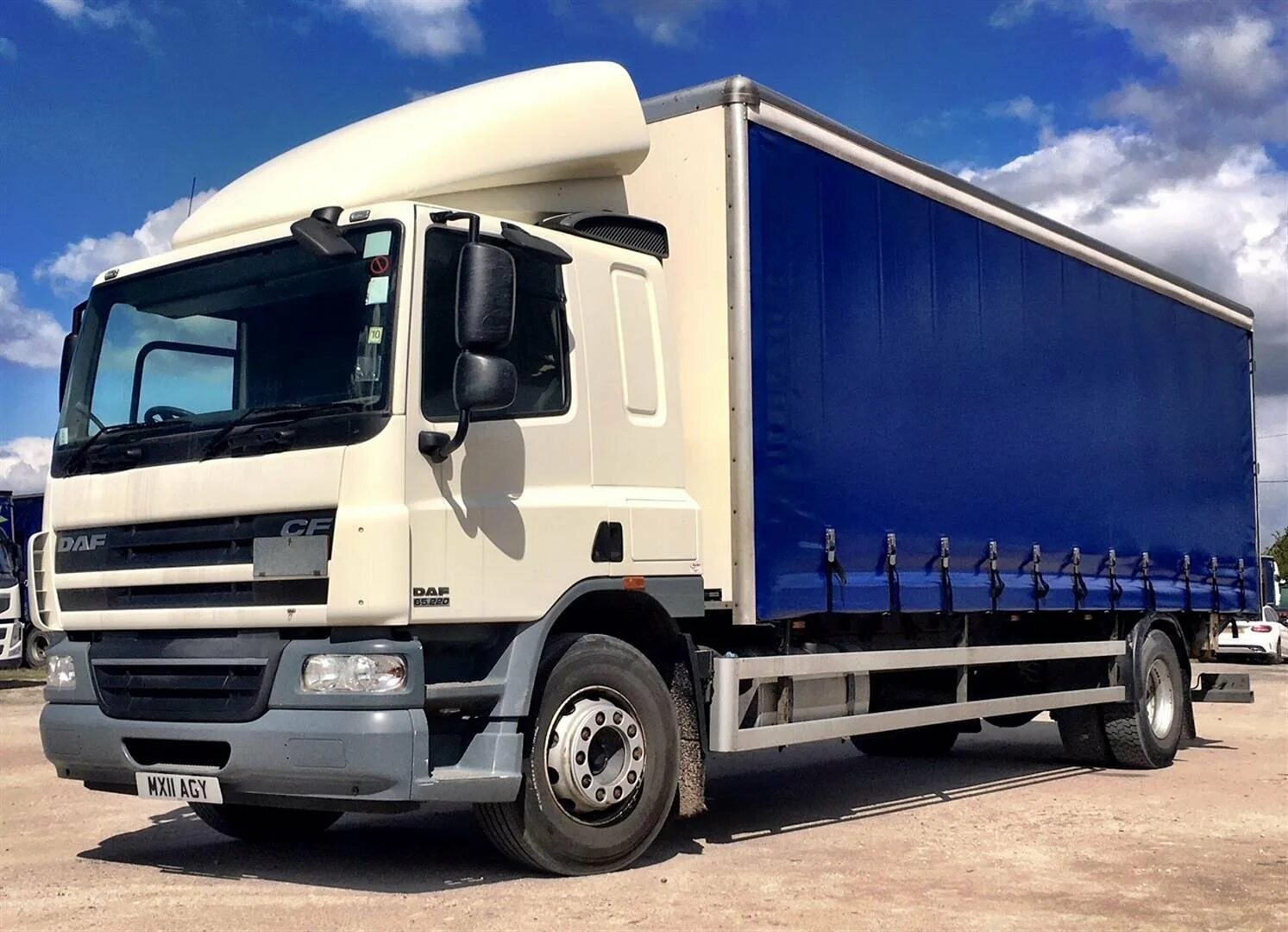 Грузовик грузоподъемностью 10 тонн. DAF cf65. Даф 65 CF. DAF 75/85. DAF LF 5 тонн.