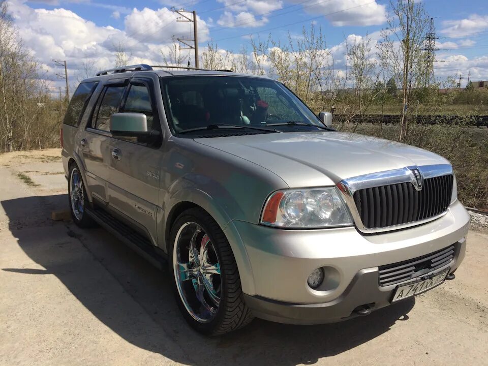 Линкольн навигатор 1 поколения. Lincoln navigator 2. lincoln navigator ii 2005. линкольн навигатор серебристый 2004 года. линкольн навигатор 4.