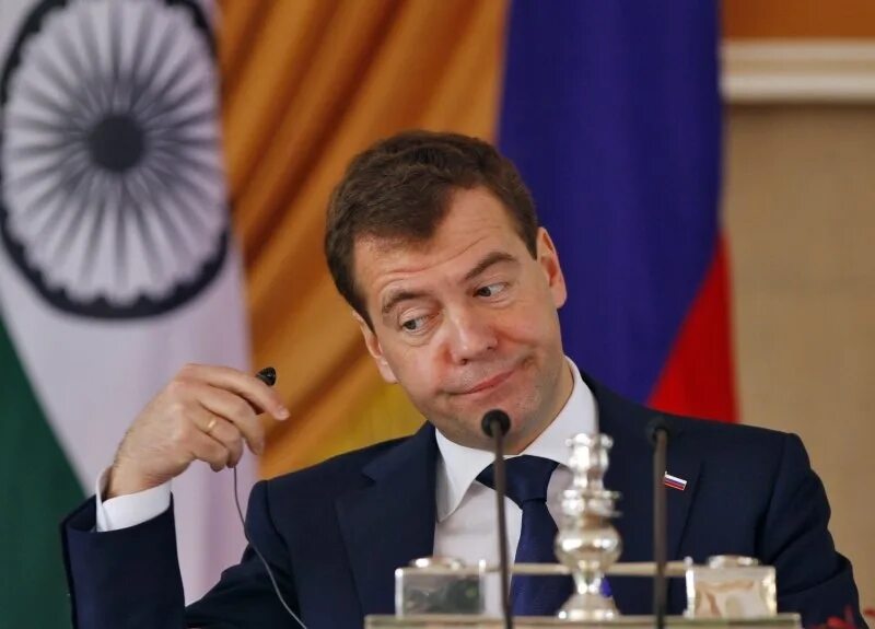 Глупые политики. Фото Медведева прикольные. Медведев смешные фото.