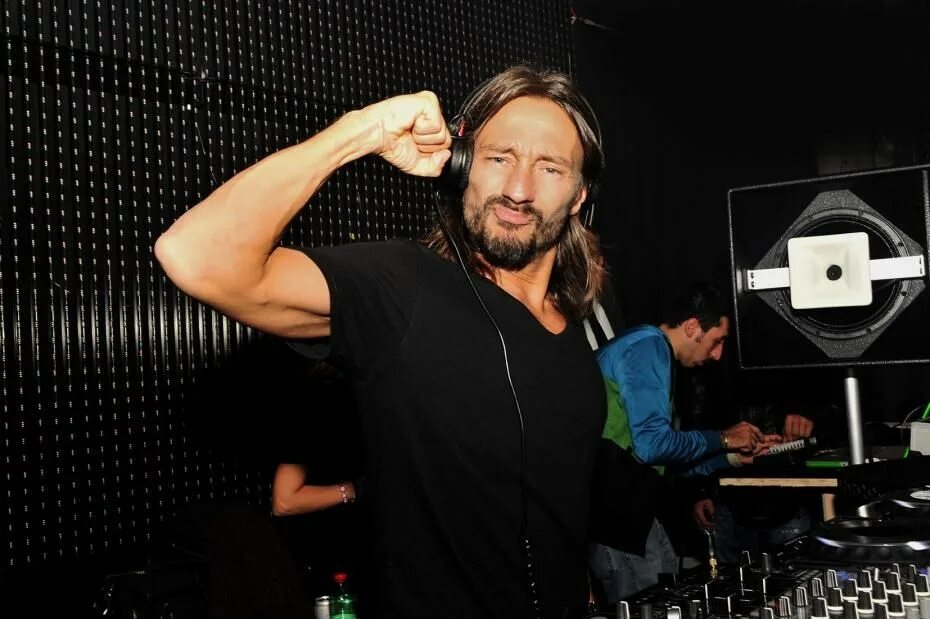 Bob sinclar slowed. Bob sinclar. bob sinclar фото. боб синклер французский продюсер. bob sinclar фоторепортажи.