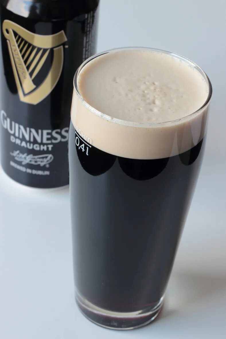 Купить азотную капсулу. Guinness пиво ирландский Стаут. Пиво Guinness с азотной капсулой. Гиннесс Стаут пиво с азотом. Guinness Draught пиво темное.