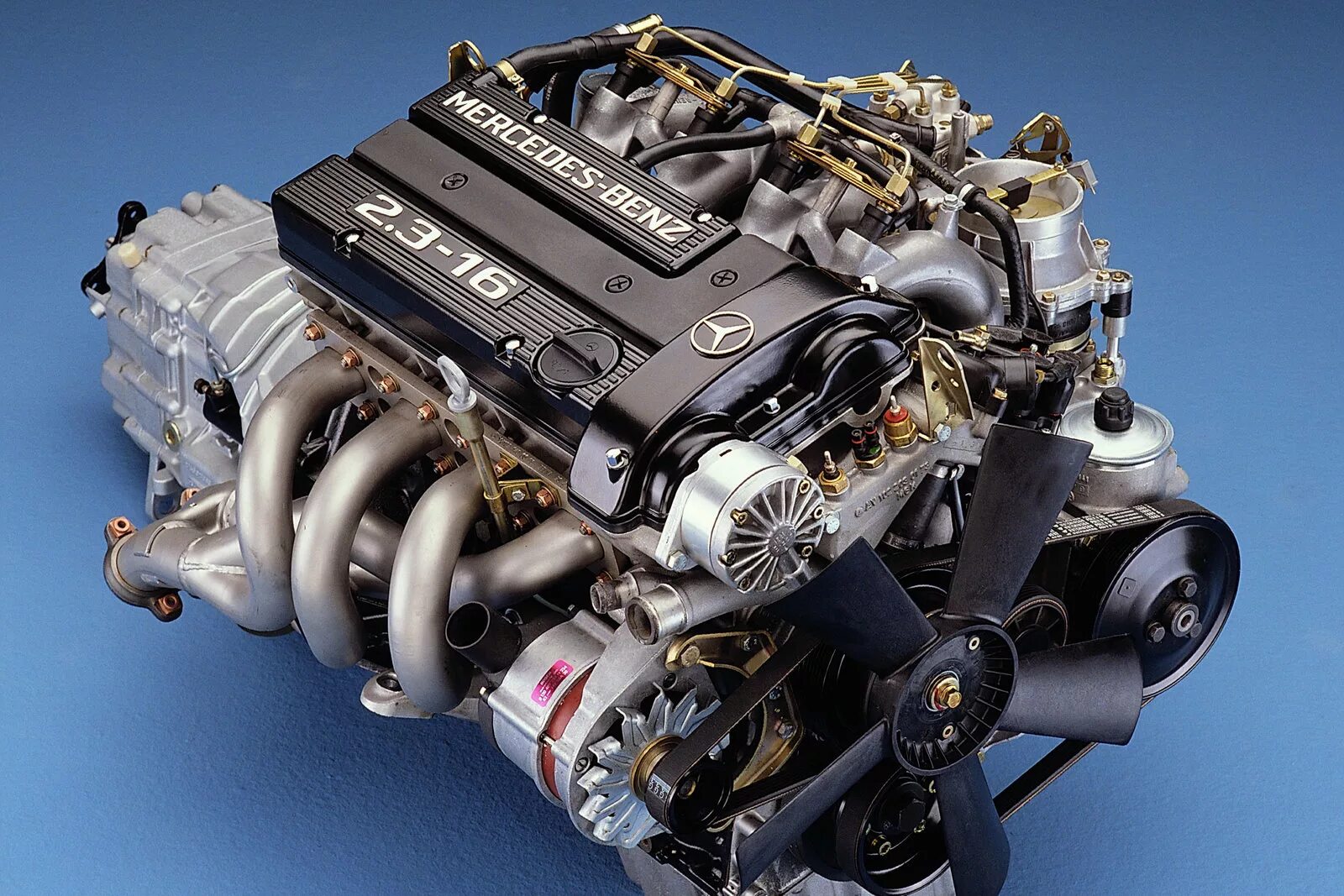 Двс 2.3. Mercedes-benz m102. mercedes cosworth 190 двигатель. mercedes benz e190 мотор cosworth. мотор m102 2.3.