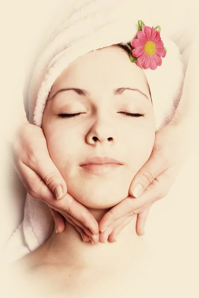 Акция на массаж лица. Массаж лица омолаживающий. Массаж лица в подарок. Моделирующий массаж лица. Массаж лица реклама.