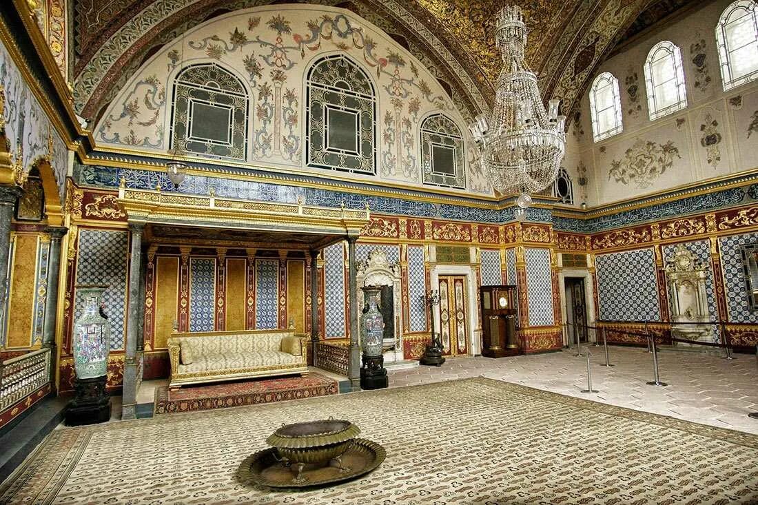 Где живут султаны. Топканы Стамбул дворец. Дворец Султанов Топкапы. Дворец Топкапы (Topkapi Sarayi). Дворец Султана Сулеймана в Стамбуле.