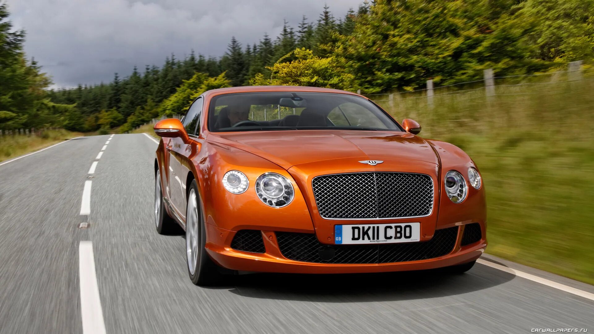 Автомобиль. Бентли. Бентли Континенталь оранжевая. Bentley Continental gt 2022. Bentley Continental gt uk.