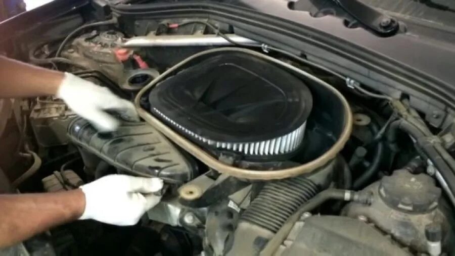 Масляный фильтр бмв х3 2014 2. Сливная пробка масла двс бмв х5 е70. 0 дизель. Замена масла в х3. Фильтр масляный бмв х3 дизель 2.