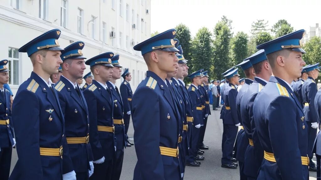 Лошаков виталий летное училище. Курсанты квваул. Выпуск квваул 2005. Курсанты квваул. Выпускник летного училища.