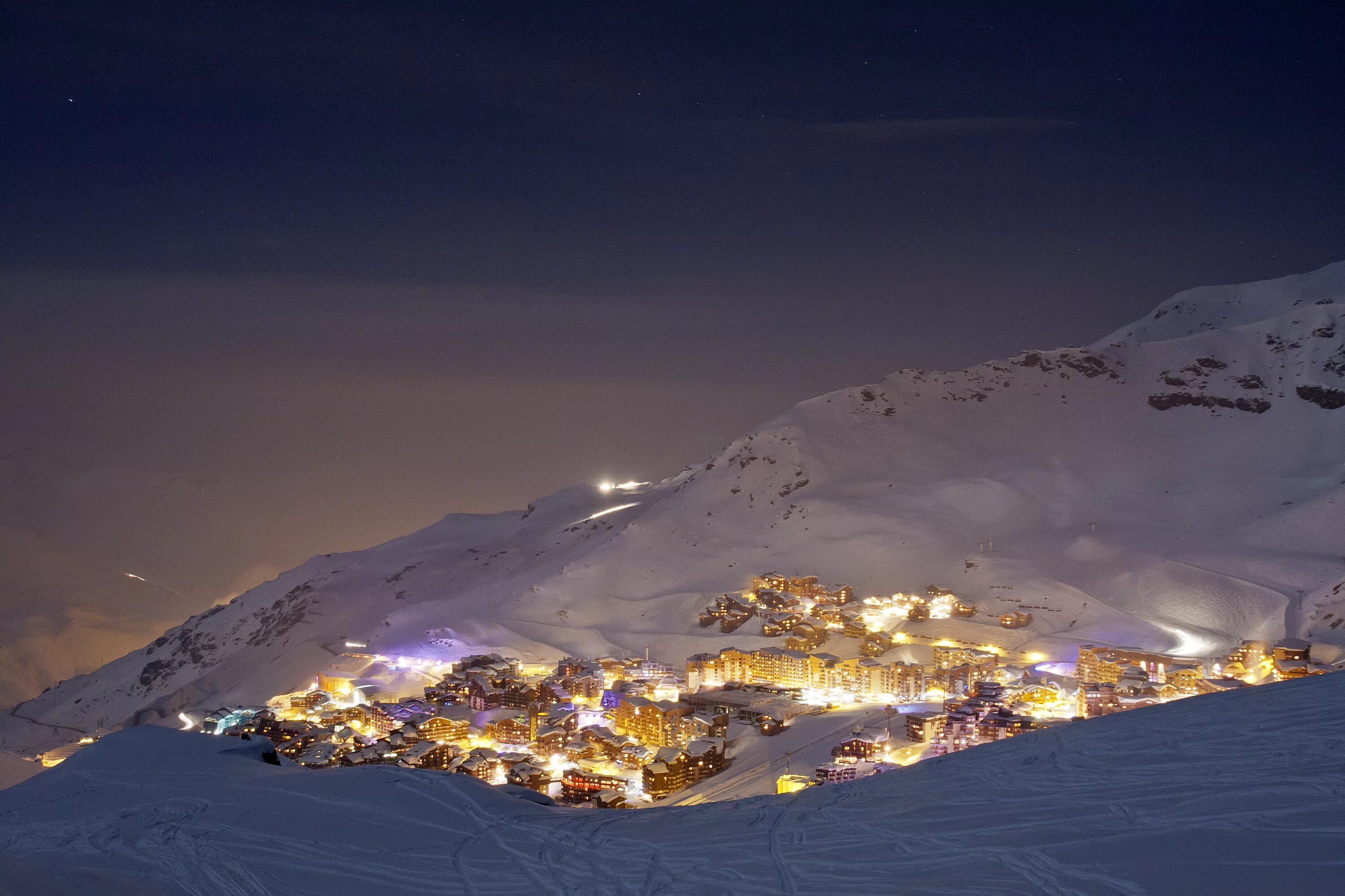 Валь торанс. Валь Торанс (Val Thorens), Франция. Альпы Валь Торанс. Горнолыжные курорты Франции les 3 Vallees. Val Thorens ночью.