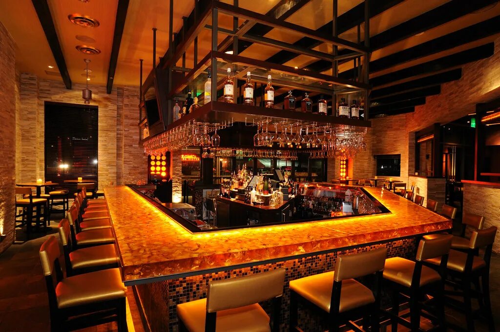 Паб лайт. Освещение в баре. Новый рим лаунж паб. Бар xxxx челябинск. Свет в баре.