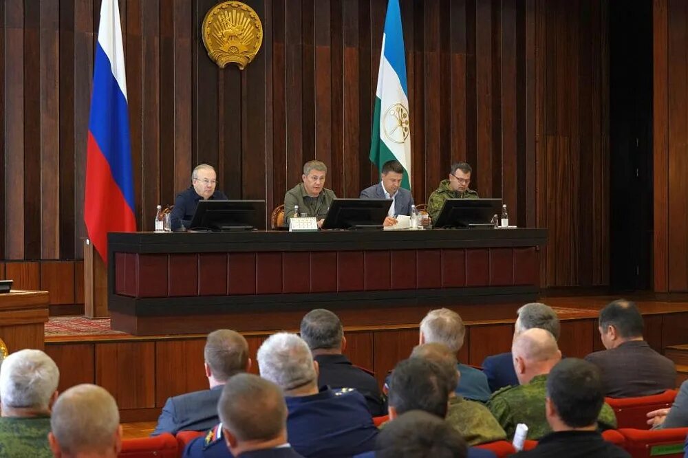 Совещание правительства рб сегодня. Правительство башкортостана. муниципалитеты. встреча с членами правительства.