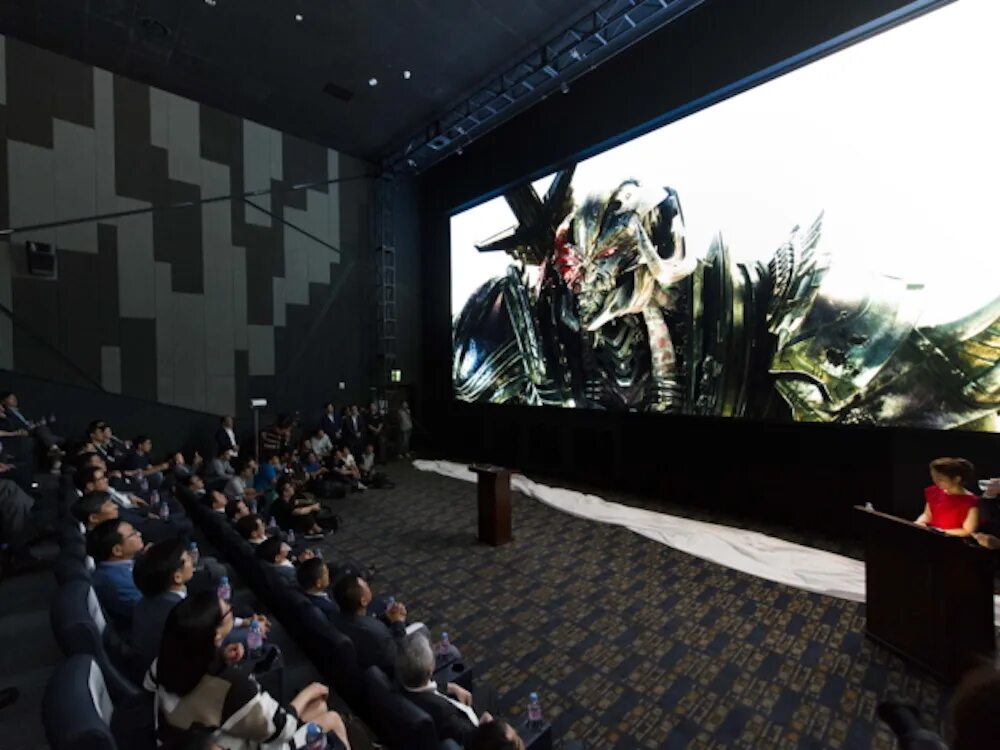 Samsung led Cinema. Экран кинотеатра. Кинотеатр видеоэкран. Перед экраном кинотеатра.