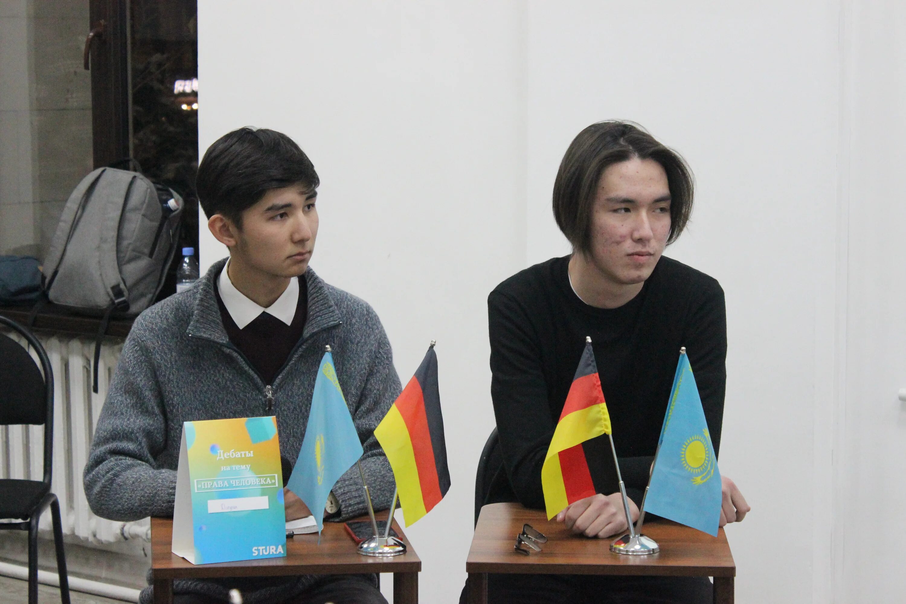 Кгу "казахстанско-российская гимназия №38 им. Казахско немецкий. Dku university алматы. Немецкий казахстан флаг. Казах в европе.