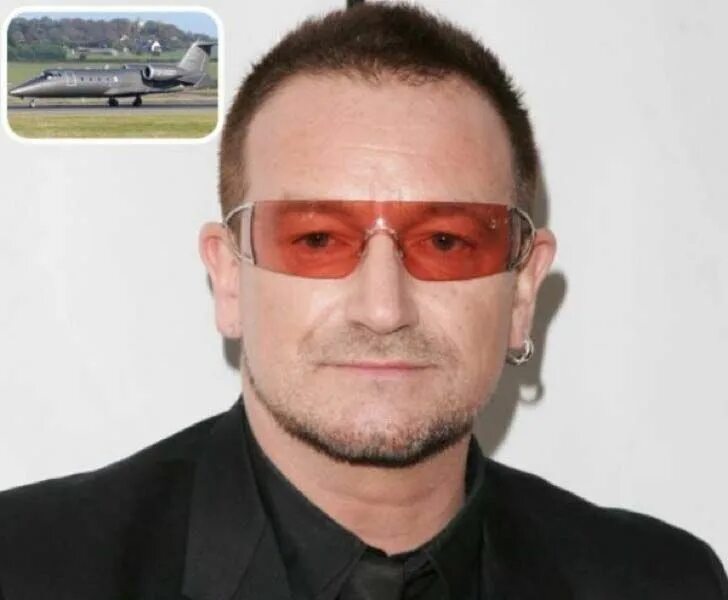 Боно певец u2. Вокалист группы u2. U2 солист. Вокалист группы u2. Вокалист группы u2.