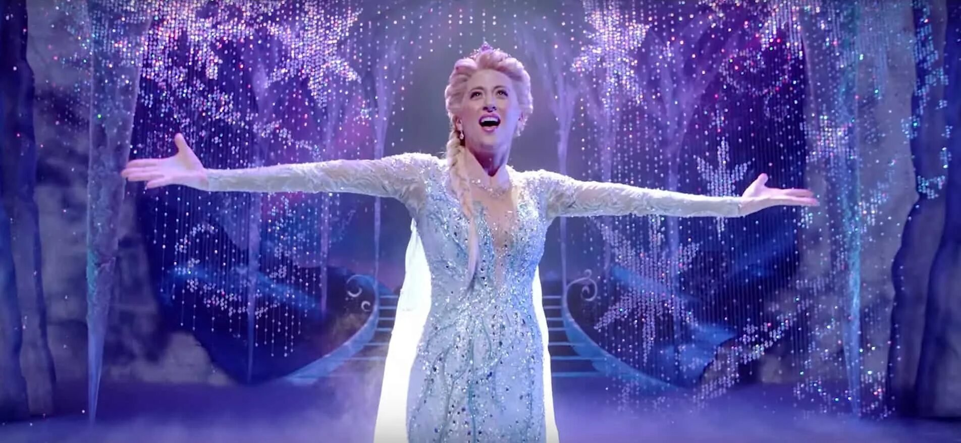 Video frozen. Мюзикл Frozen Broadway. Caissie Levy Elsa. Мюзикл Холодное сердце Бродвей.