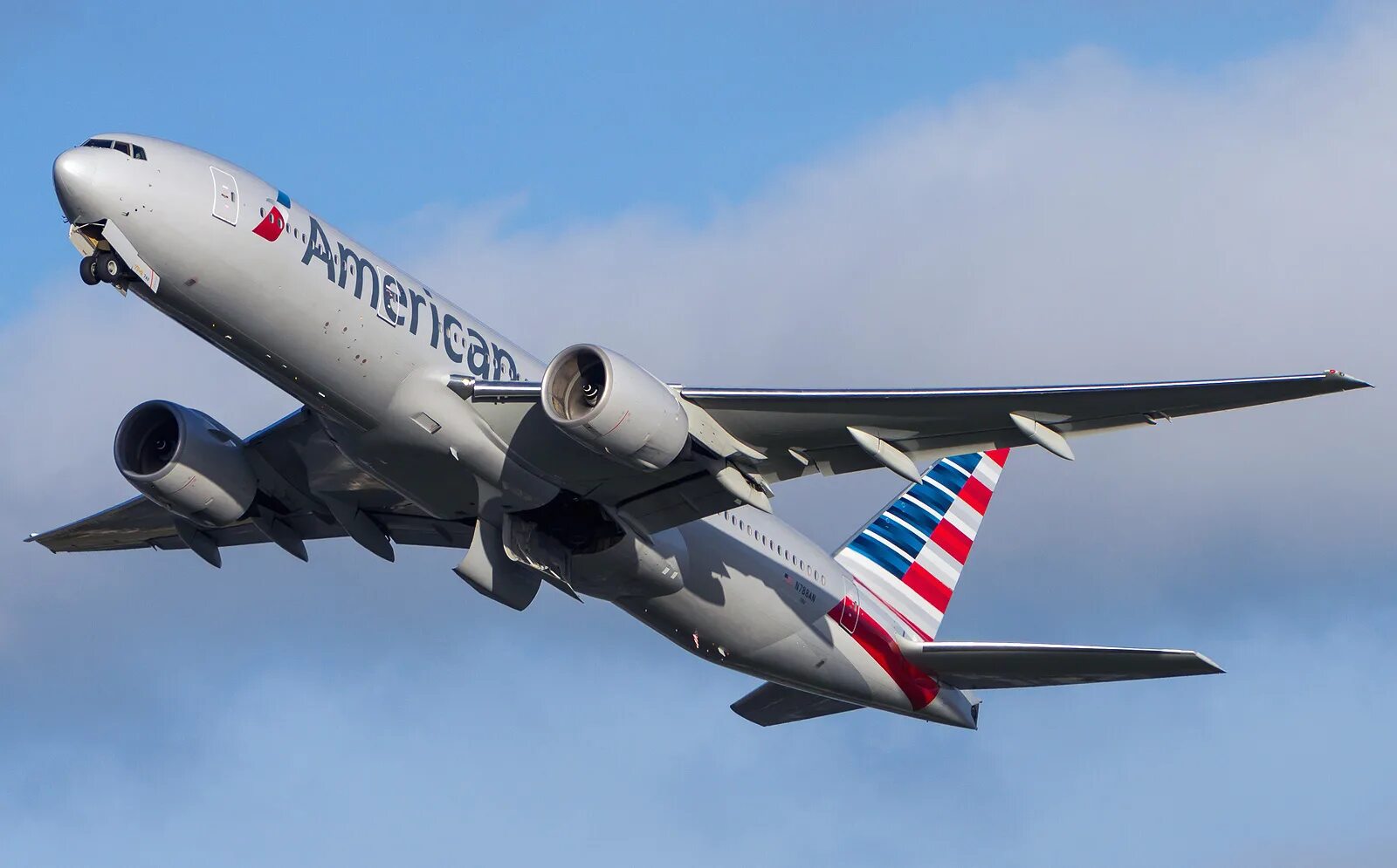 Боинг 777 200. Боинг 777 Американ Эйрлайнс. American Airlines Боинг 777-200. Боинг 777 300 Малайзия Эйрлайнс. Боинг 687.