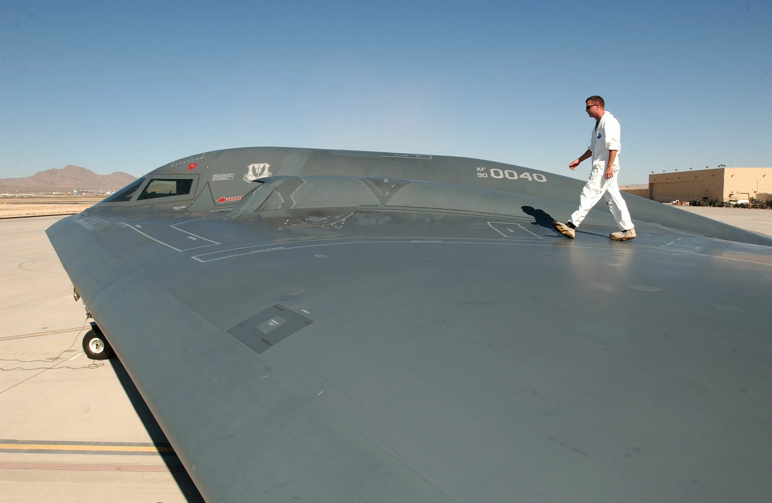 B 2 в действии. B-2 Spirit: стелс-бомбардировщик. Самолет b-2 Spirit Stealth Bomber. B-2 Spirit кабина. Northrop b-2 Spirit кабина.