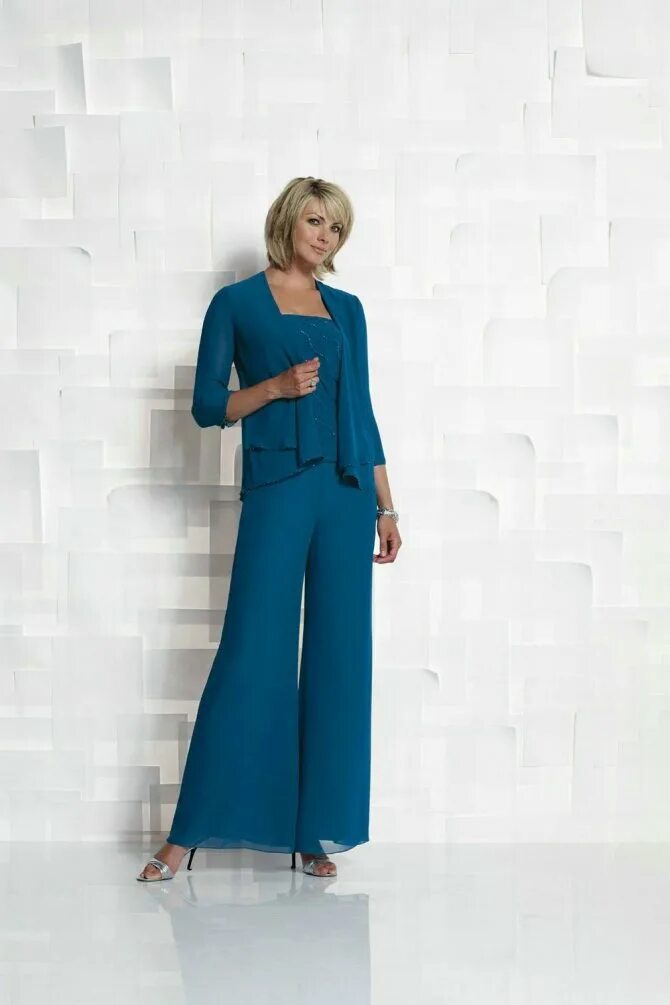 Брючный костюм женский на свадьбу для полных. Брючный костюм женский для полных женщин вечерний. Брючный костюм женский вечерний. Комбинезон vittoria vicci. Праздничные брючные костюмы для женщин для торжественных случаев.