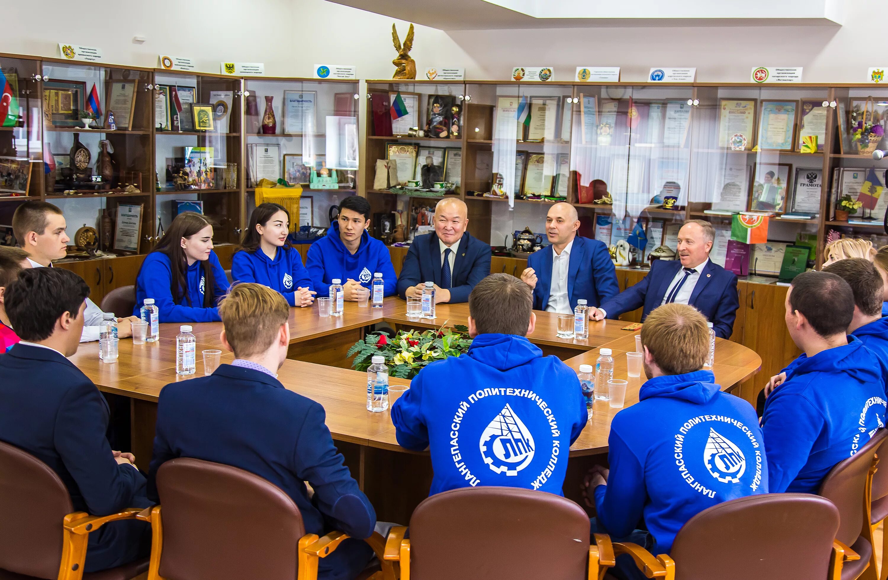 Лпк лангепас. Лпк лангепас расписание. Политехнический колледж лангепас. Лангепасский колледж преподаватели. Лангепасский нефтяной техникум.