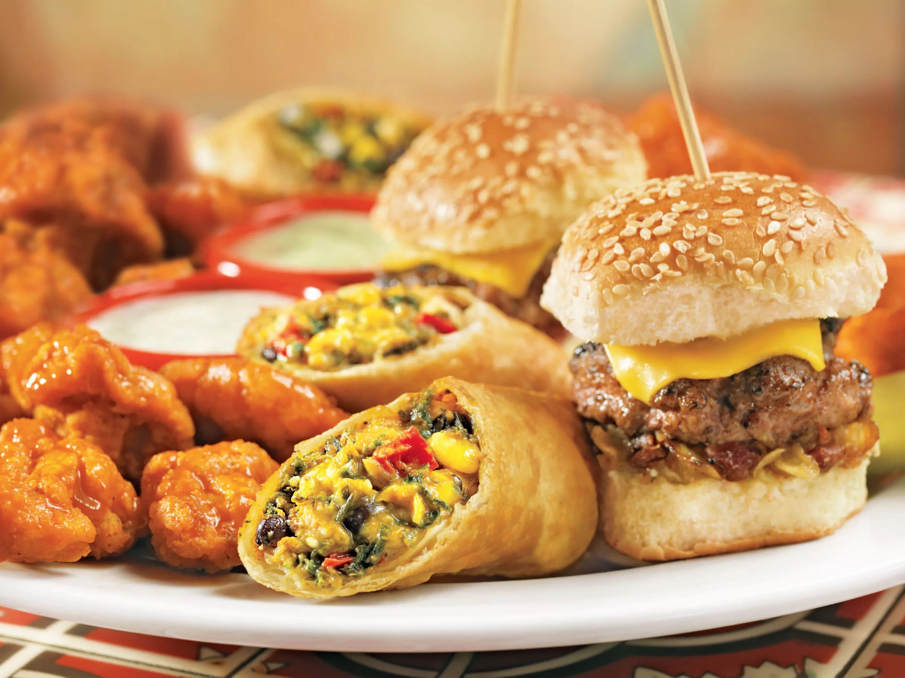 Fast food 1. Гамбургер и картошка фри. Красивые блюда фаст фуда. Нездоровая пища. Еда фаст фуд.