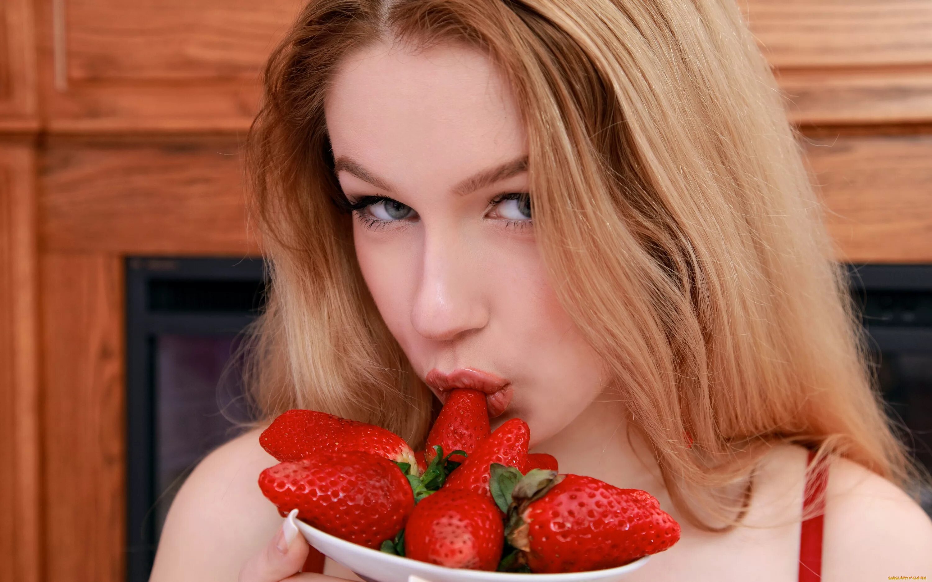 Лорен строберри. Лорен строббери. лорен strawberry. лорен стравберри модель. девушка с клубникой.