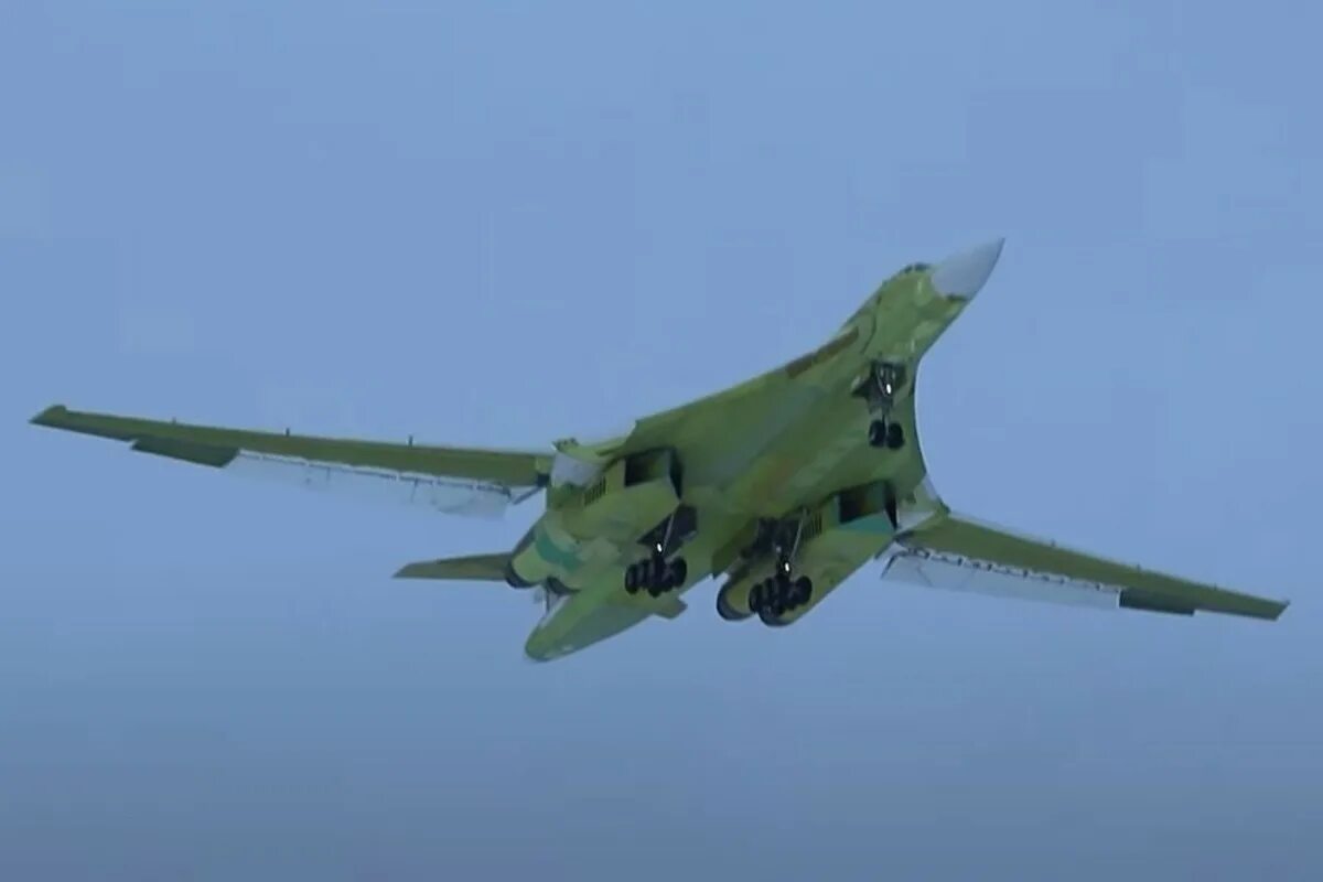 Ту-160м. Ту-160 белый лебедь. Стратегический бомбардировщик ту-160. Новый бомбардировщик ту-160м.