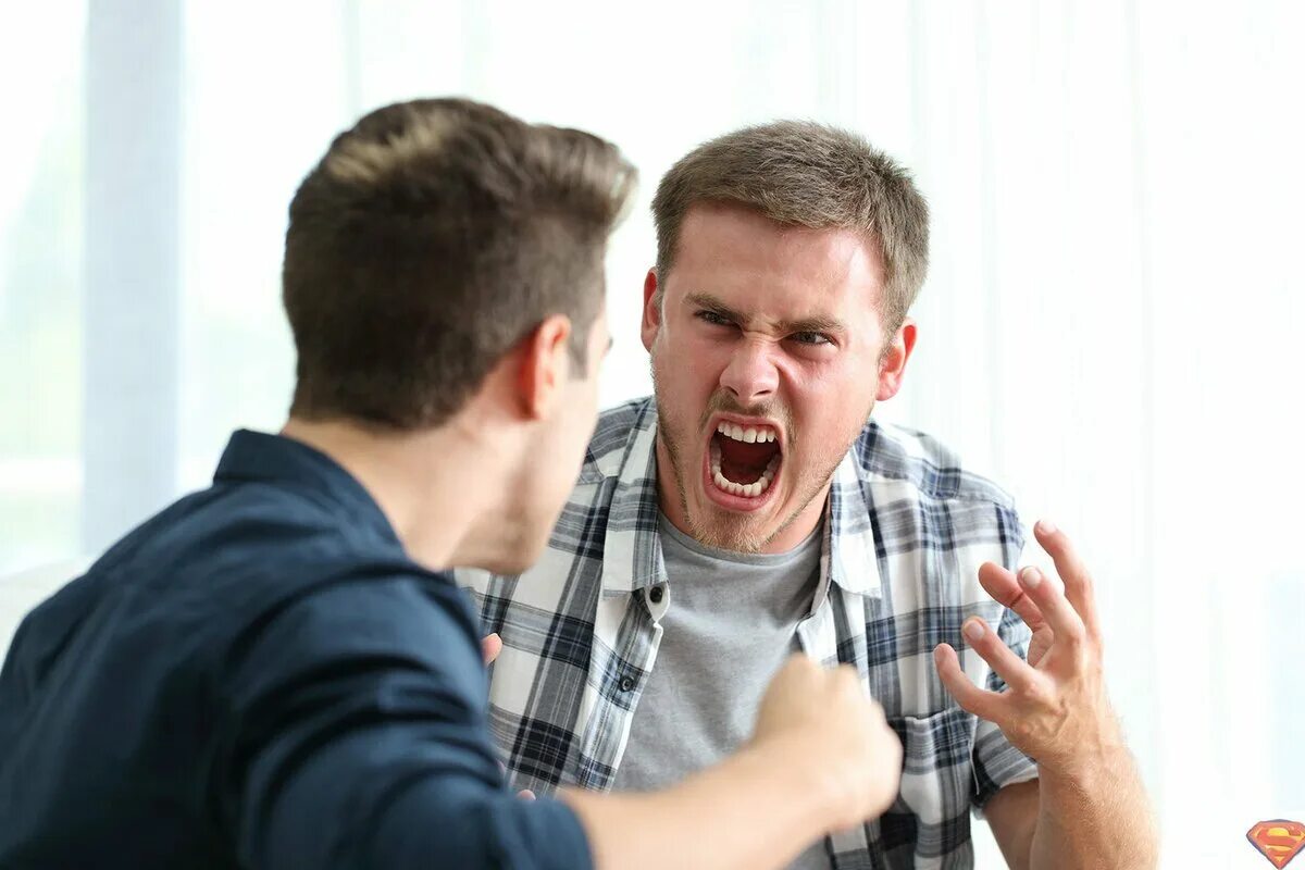 Aggression. Агрессия. Агрессивный человек. Мужчины спорят. Агрессивный мужчина.