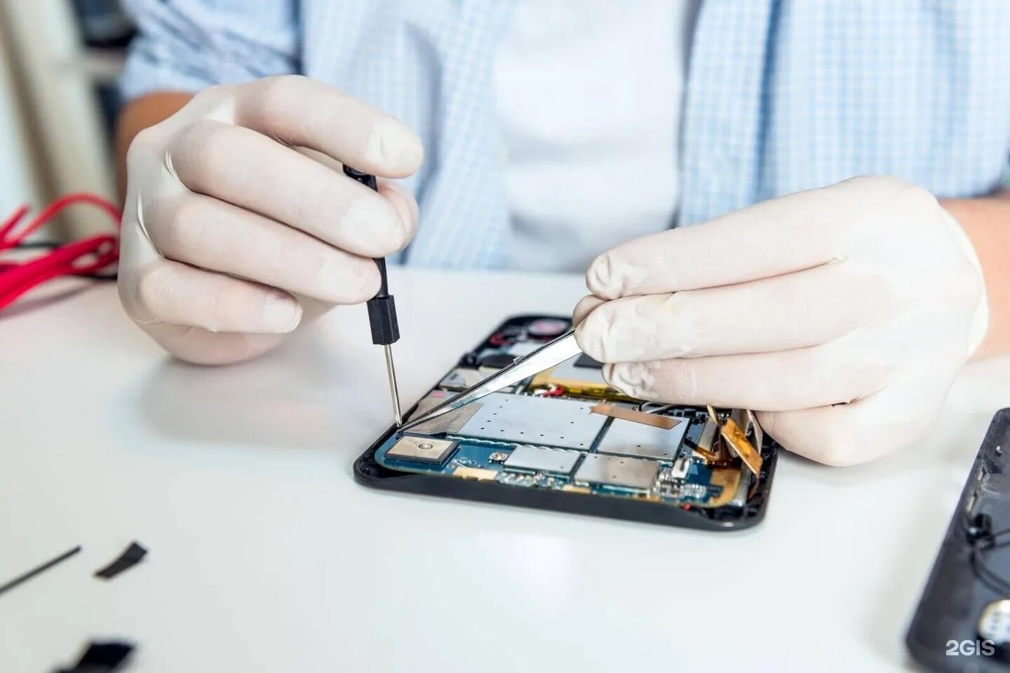 Ремонт айфонов реклама. Ремонт iphone спб электросила. Ремонт макбук. Phones repair iphone. Починка планшета.