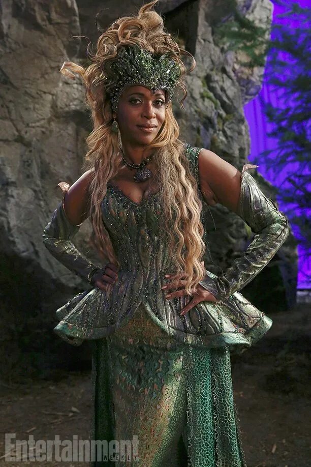 шерон терлиз злодейка. реджина миллс злая королева арт. однажды в сказке сериал круэлла. кристин бауэр малефисента. злодейка однажды злодейка.