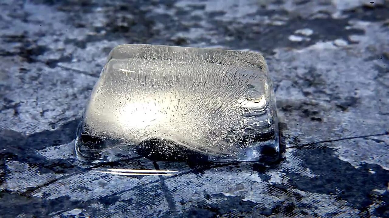 Рингтон растает лед. Расплавленный лед. Плавление льда. Кусок льда. Кусок льда тает.