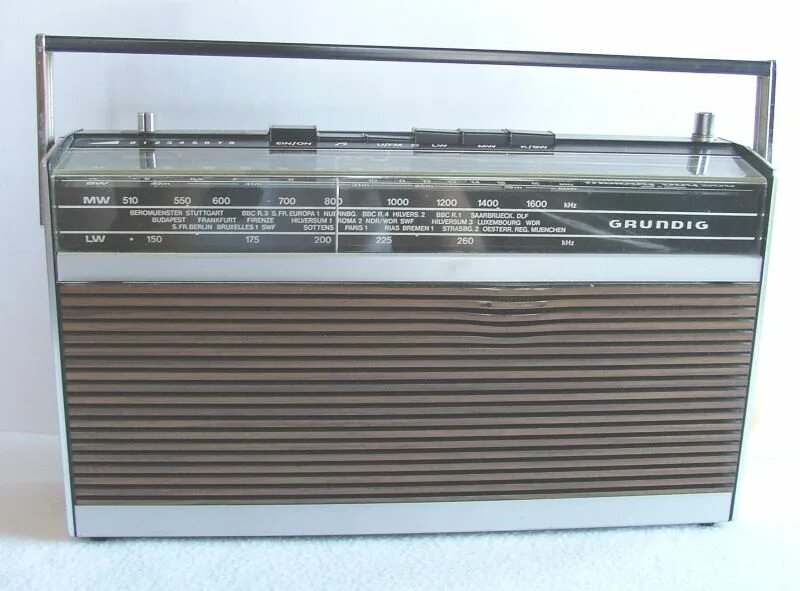 Grundig fry 6321 l. Радиоприемник Grundig Concert boy 60. Grundig Melody boy 500. Приемник Грюндик 70-е. Grundig Melody boy 600.