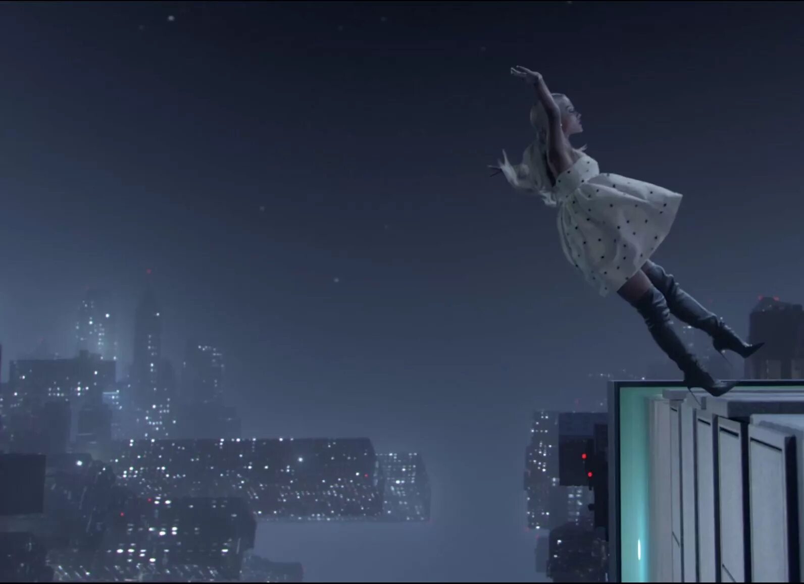 Вонг йон нин руфер смерть. Открытый бассейн на небоскребе. Руфер вонг йон нин труп. Китайский руфер ву юннинг. Прыжок с крыши арт.