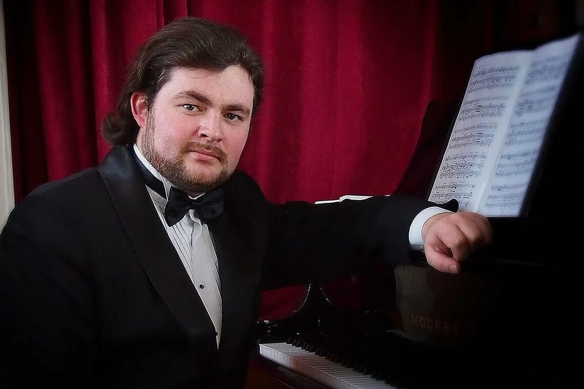 Абдул мукманов тенор. Алексей татаринцев оперный. Дмитрий чеблыков баритон. Оперный певец баритон сергей большой театр. Игорь морозов баритон большого театра.