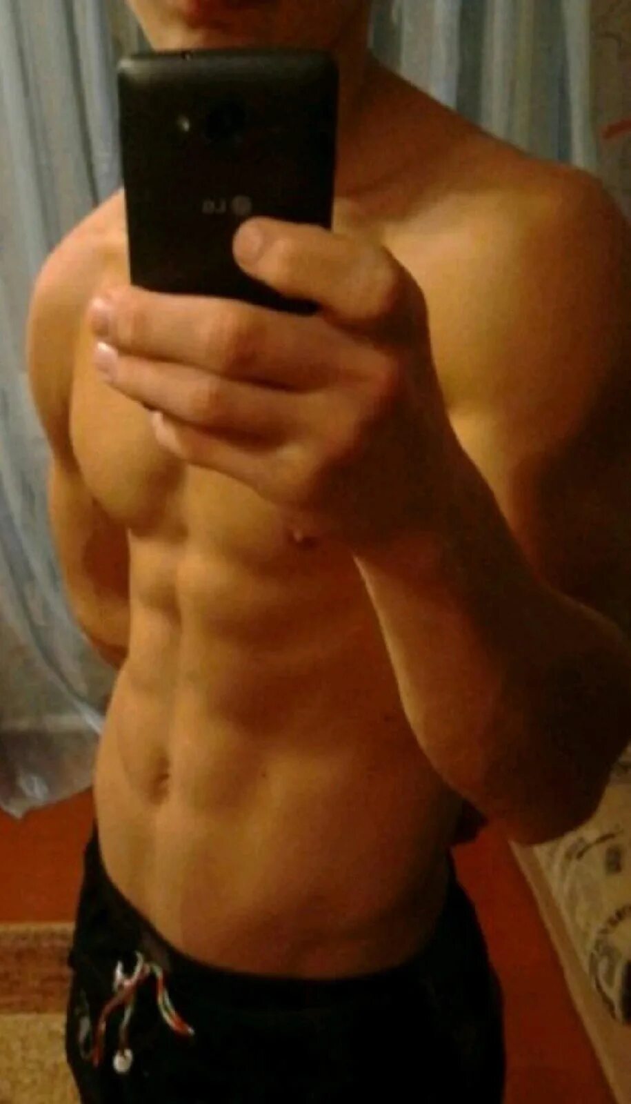 Небольшой пресс. Торс парня без головы. Пресс дом фото. Пресс дом фото. Пресс парня без лица.