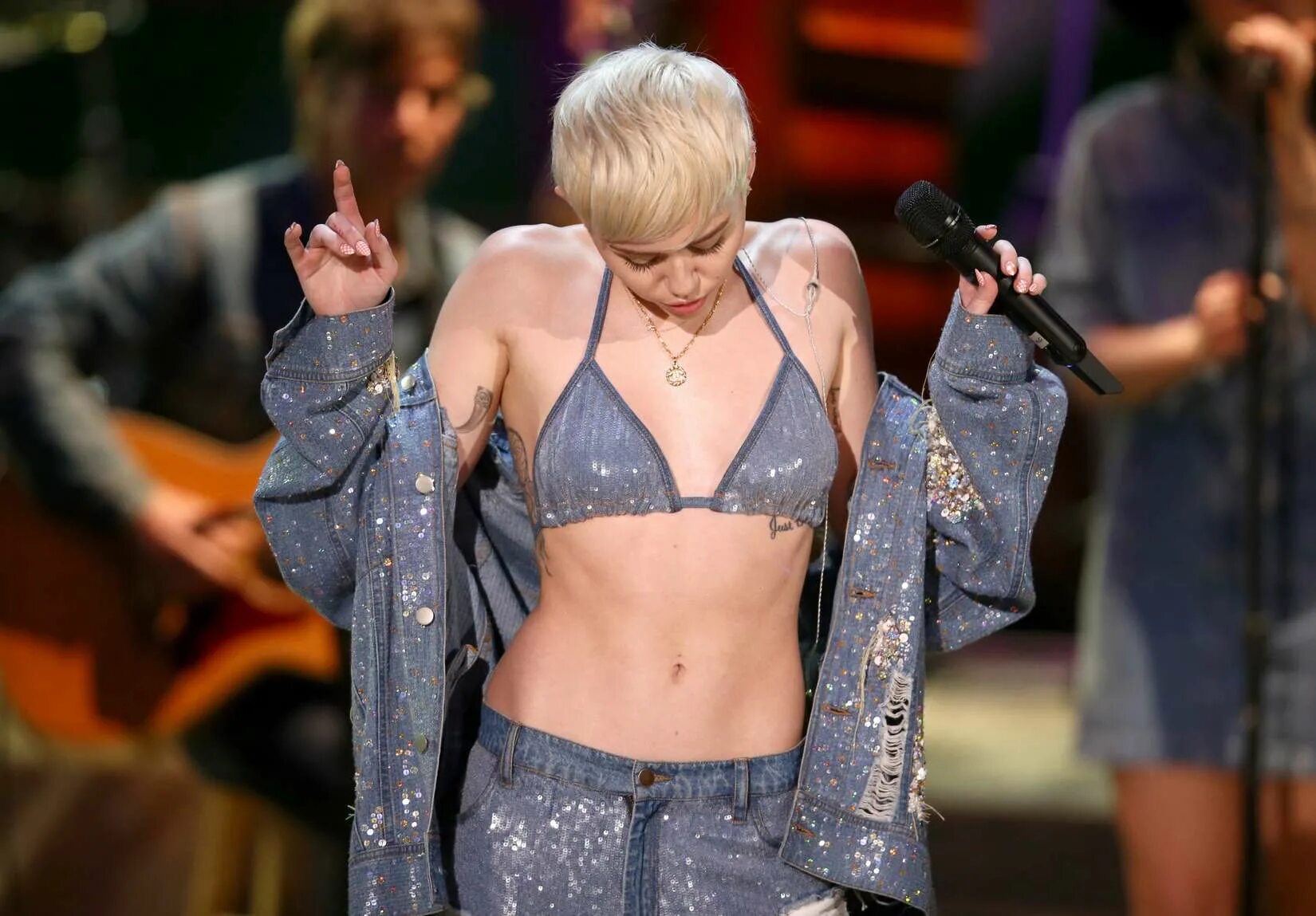 Miley cyrus you only call me. Майли сайрус 2014. miley cyrus mtv unplugged. high майли сайрус. майли сайрус 2014 фигура.
