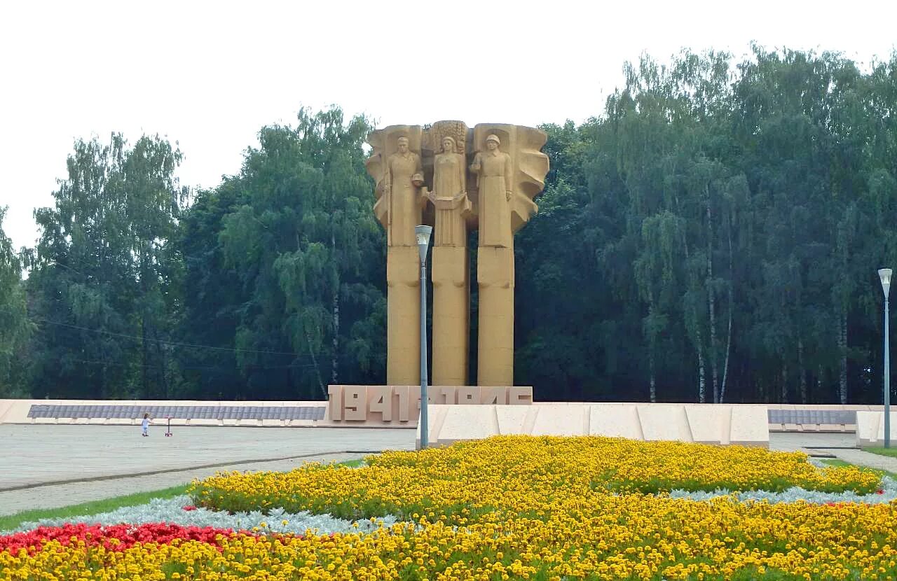 Монумент покорители космоса королёв. Королёв город московская область. Памятники города королева московской области. Королев, моск. Достопримечательности города королева.