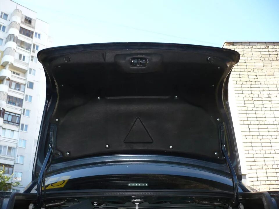 Заглушка крышки багажника 2190. Задняя крышка багажника гранта. Задняя крышка багажника гранта. Задняя крышка багажника гранта. Крышка багажника ваз 2190 fl.